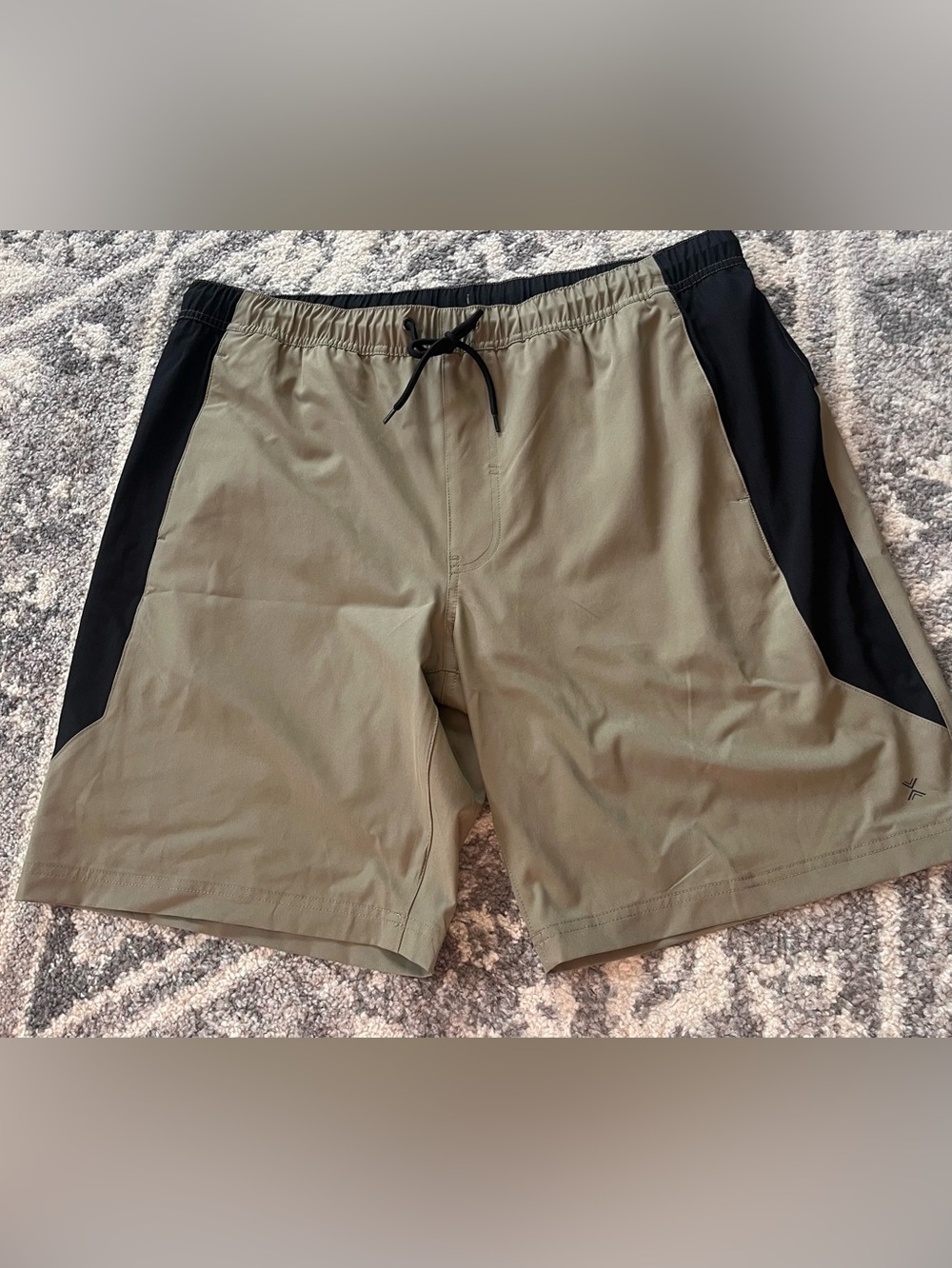 Xersion Men’s Olive Green and Black Athletic Drawstring Swim Trunks XL. Like New